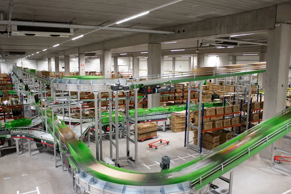 Sorting line in a customer warehouse, driven from Core