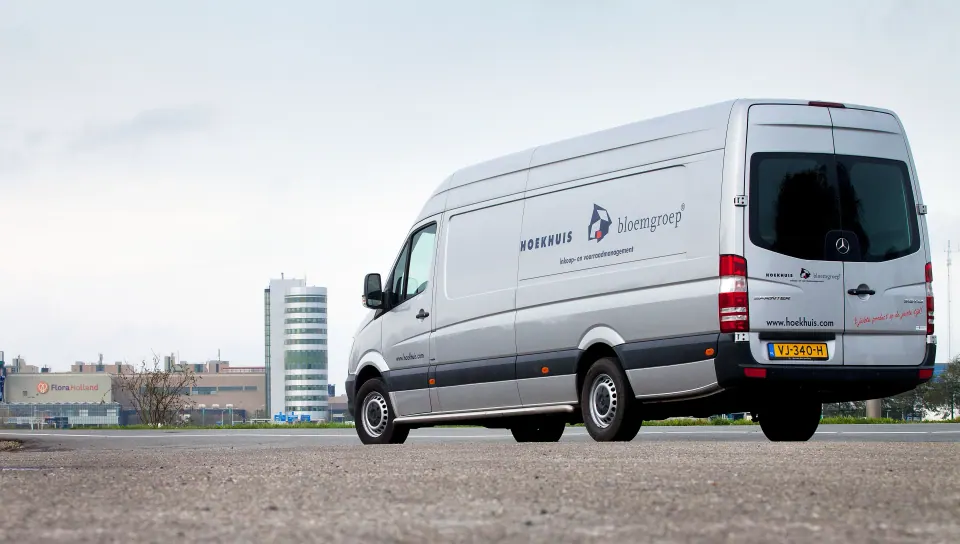 A Hoekhuis Bloemgroep delivery van in front of the FloraHolland complex